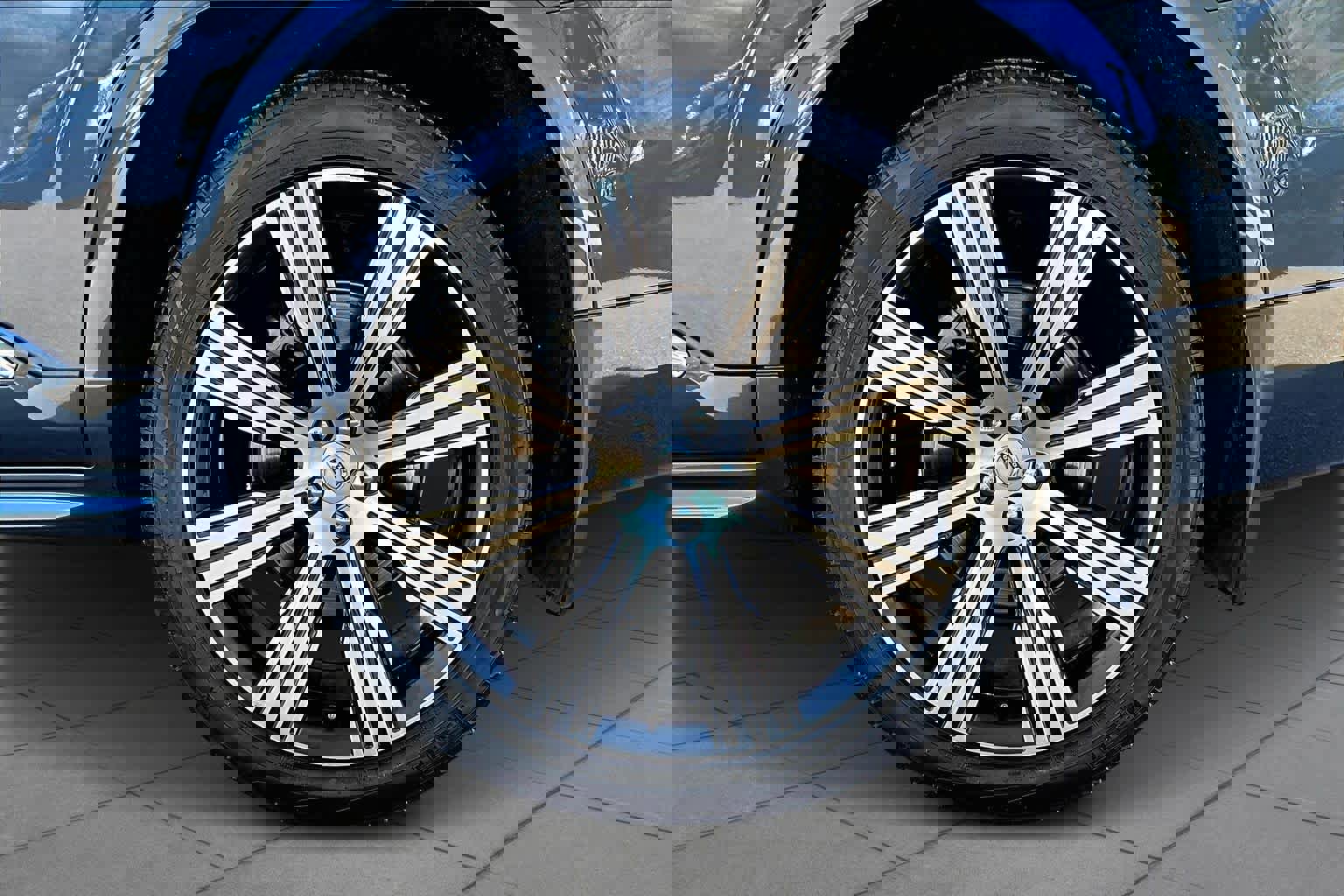 Used 2021 Volvo XC90 T8 Inscription w/ Lounge Package image 11