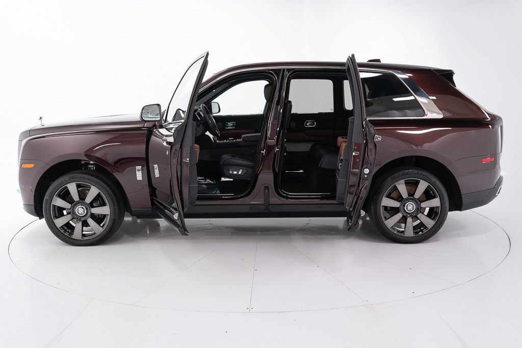 Certified 2023 Rolls-Royce Cullinan AWD/4WD image 9