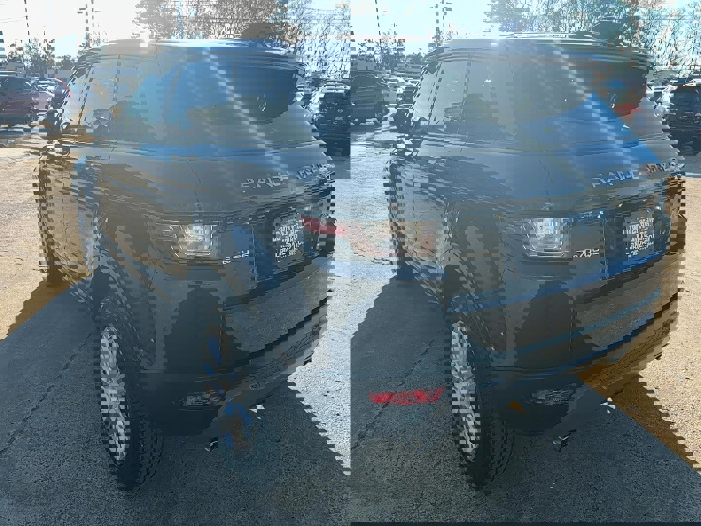 Used 2018 Land Rover Range Rover Evoque SE Premium image 6