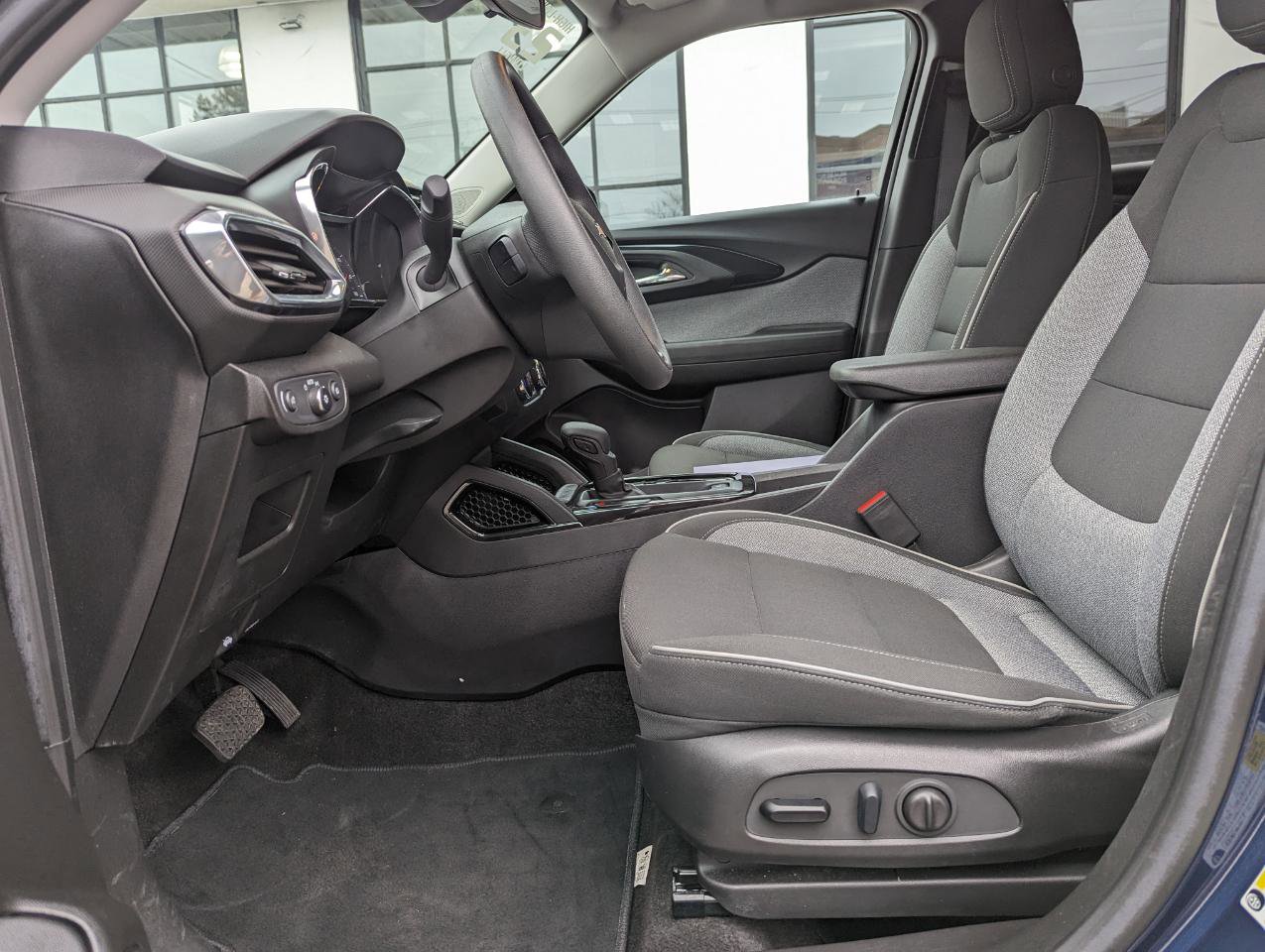 Used 2023 Chevrolet TrailBlazer LT FWD image 13