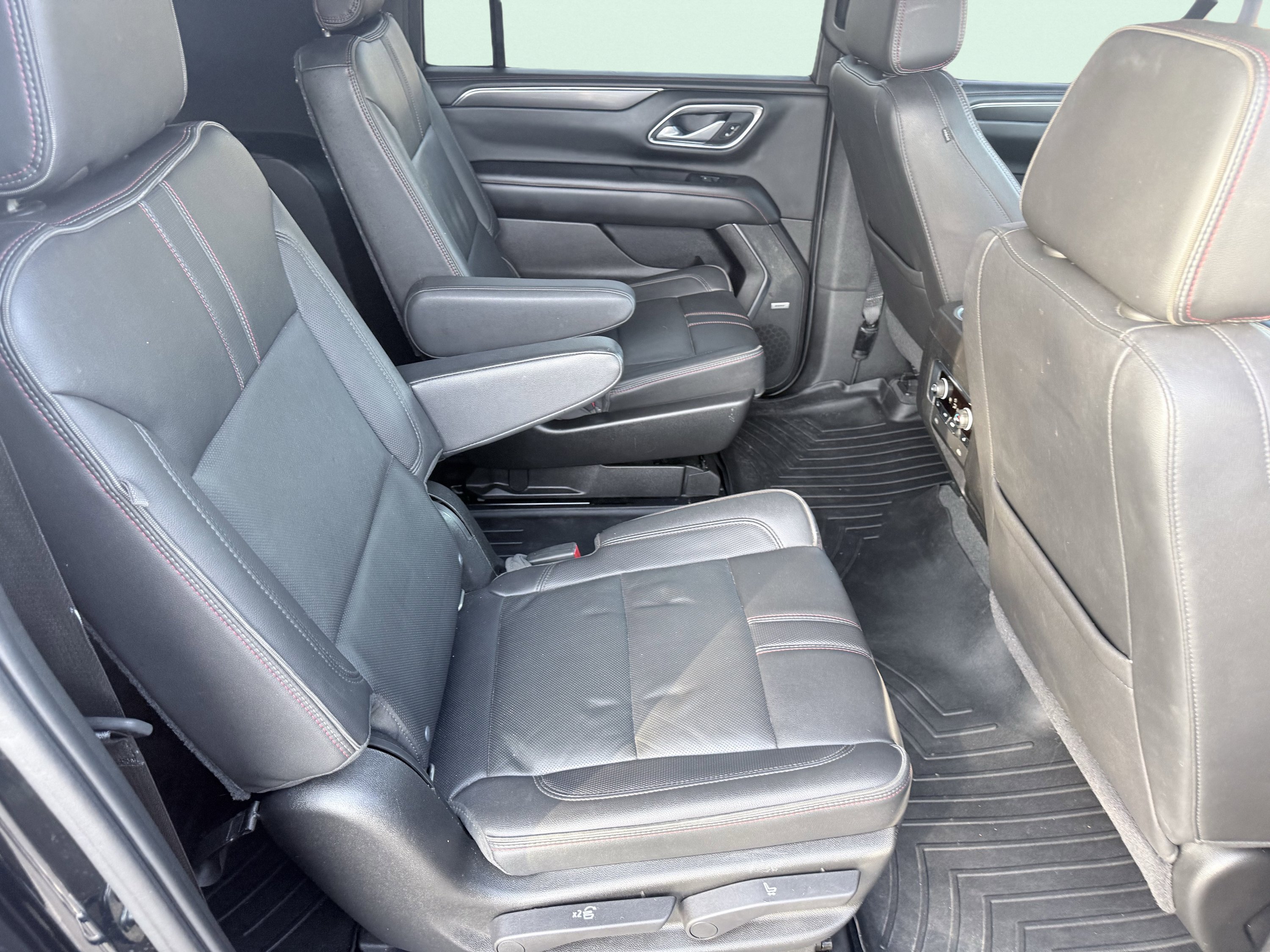 Used 2021 Chevrolet Suburban RST w/ Luxury Package AWD/4WD image 29