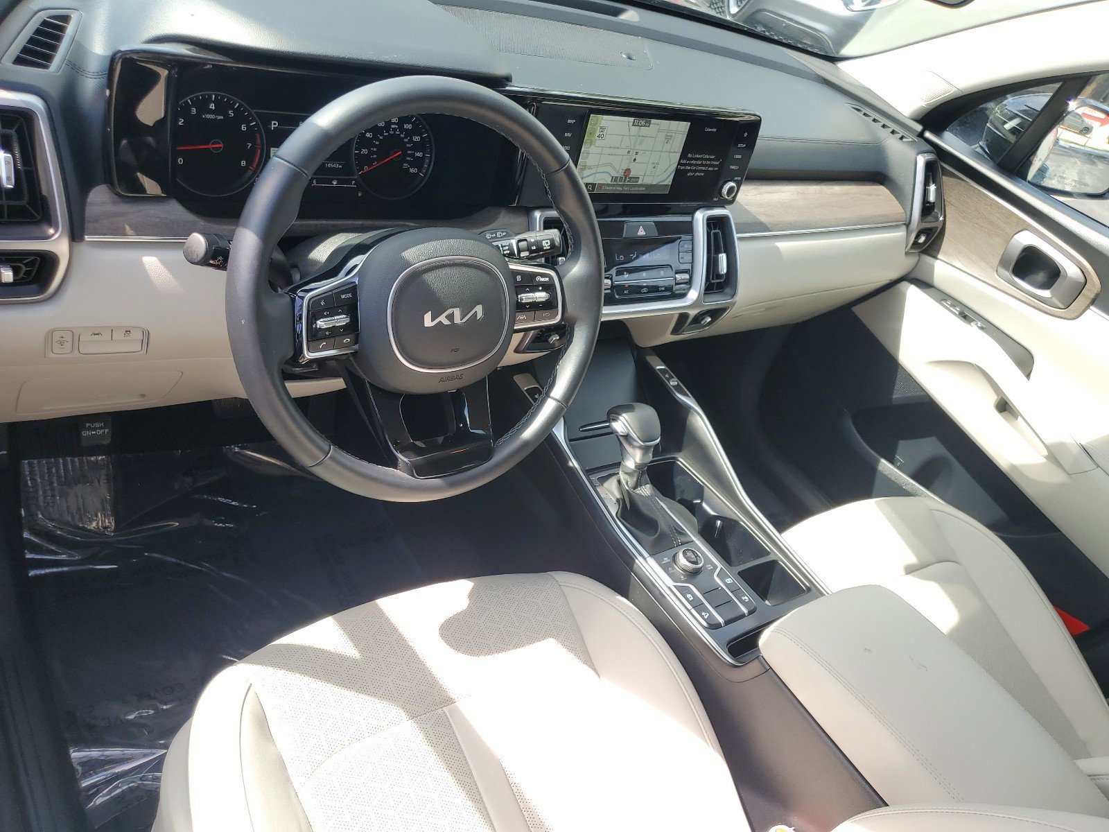 Used 2023 Kia Sorento S image 7