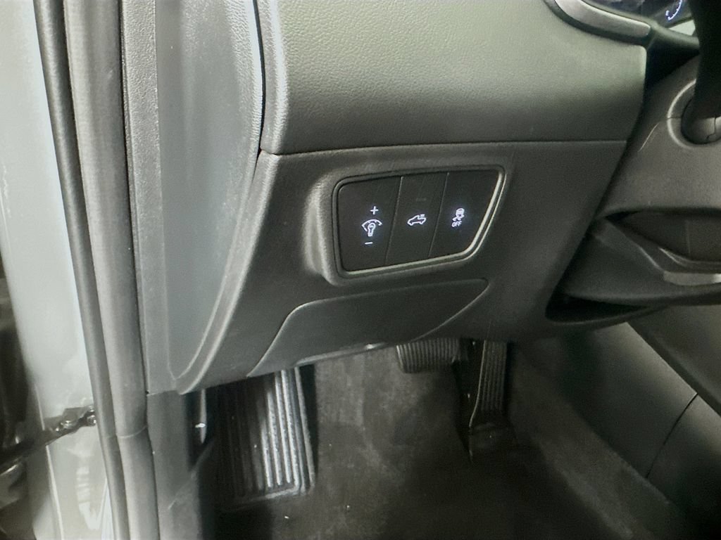 Certified 2024 Hyundai Santa Cruz SE FWD image 9