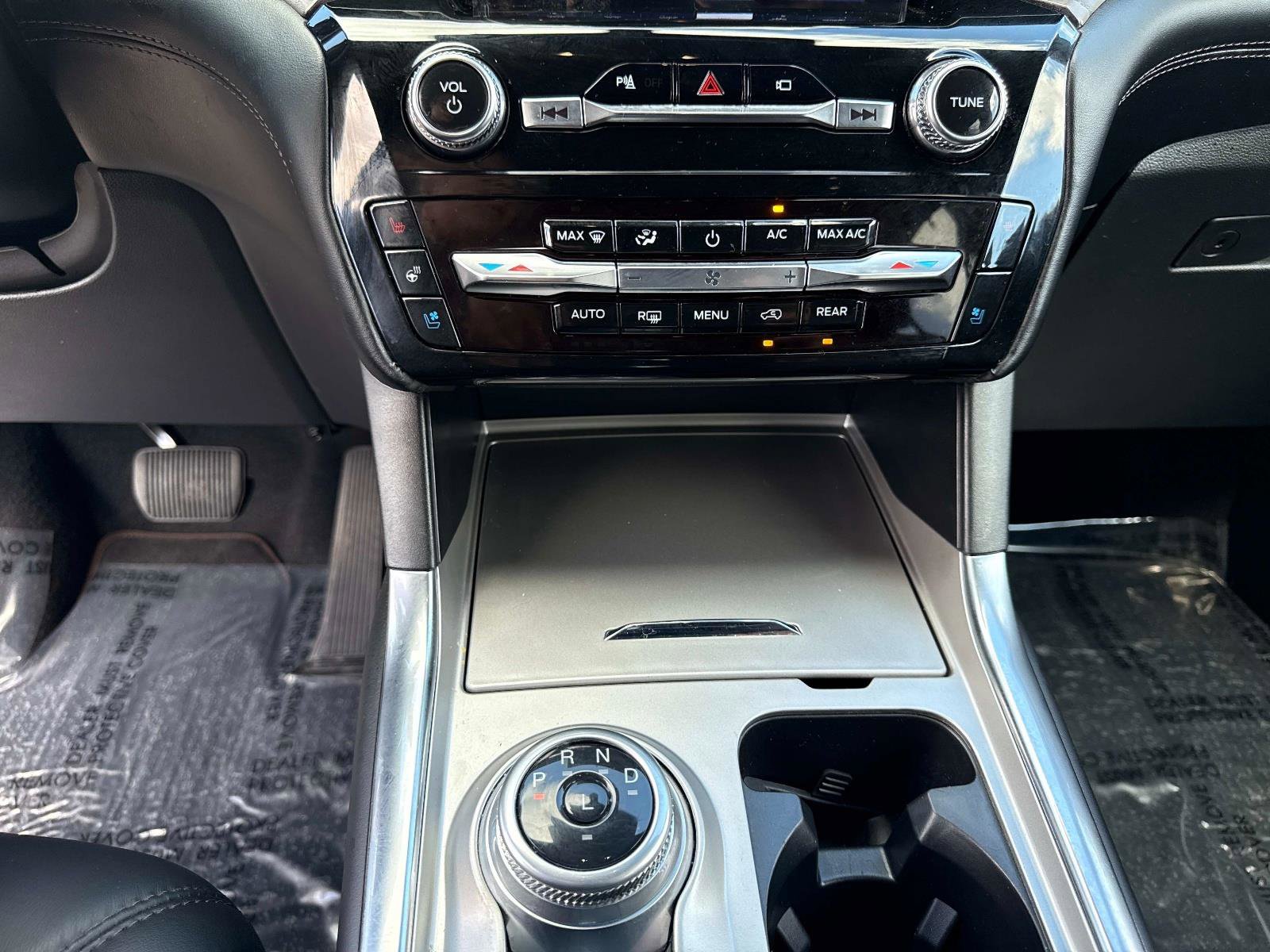 Used 2023 Ford Explorer Platinum w/ Technology Package image 29