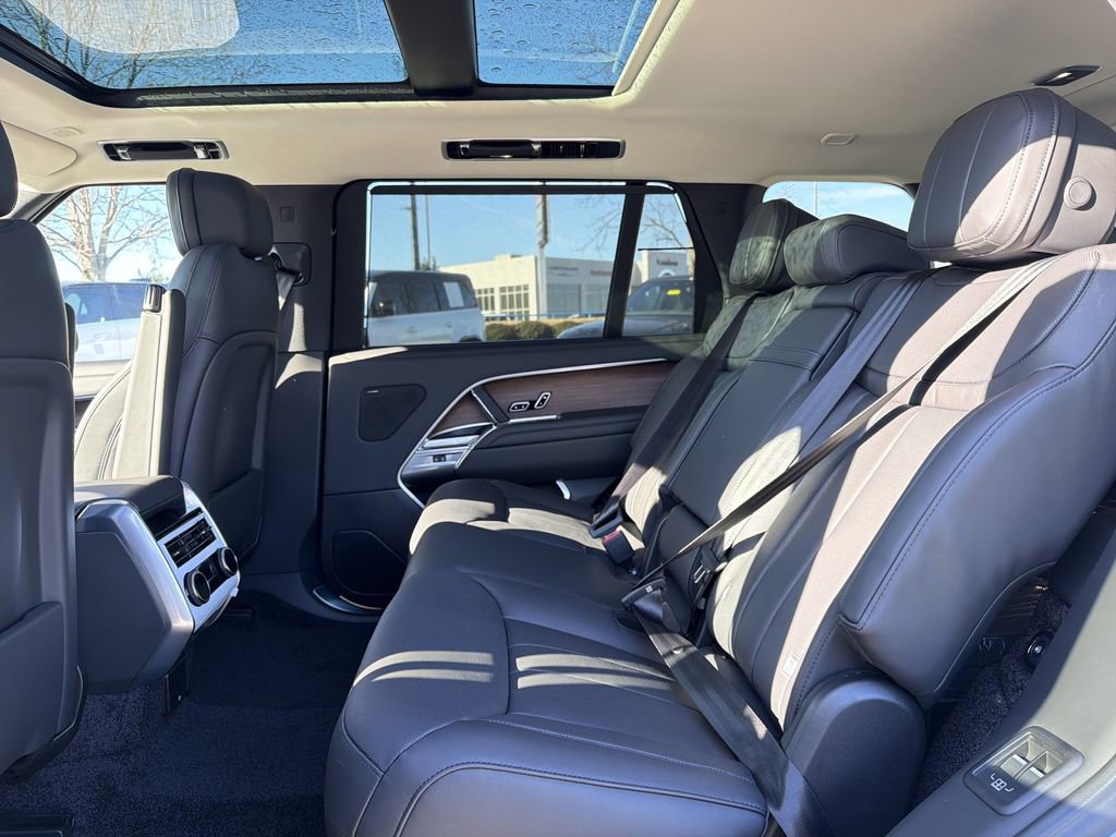 New 2026 Land Rover Range Rover Long Wheelbase SE image 5