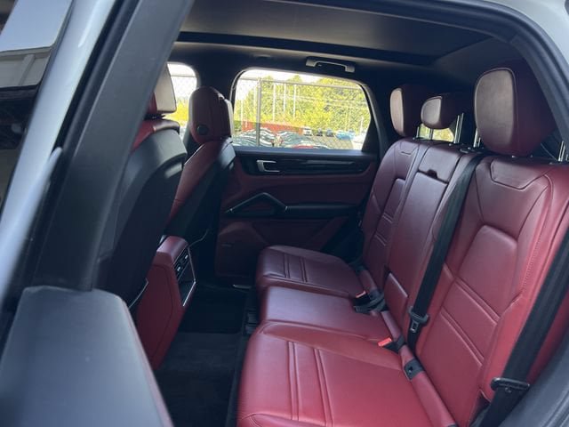 Used 2022 Porsche Cayenne AWD/4WD image 18
