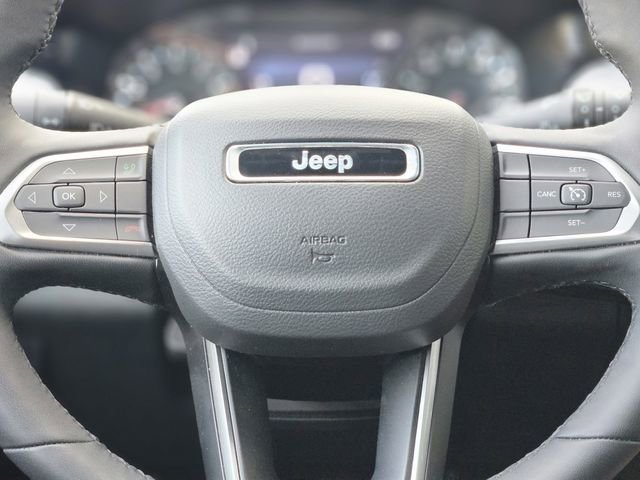 Used 2025 Jeep Compass Latitude AWD/4WD image 16