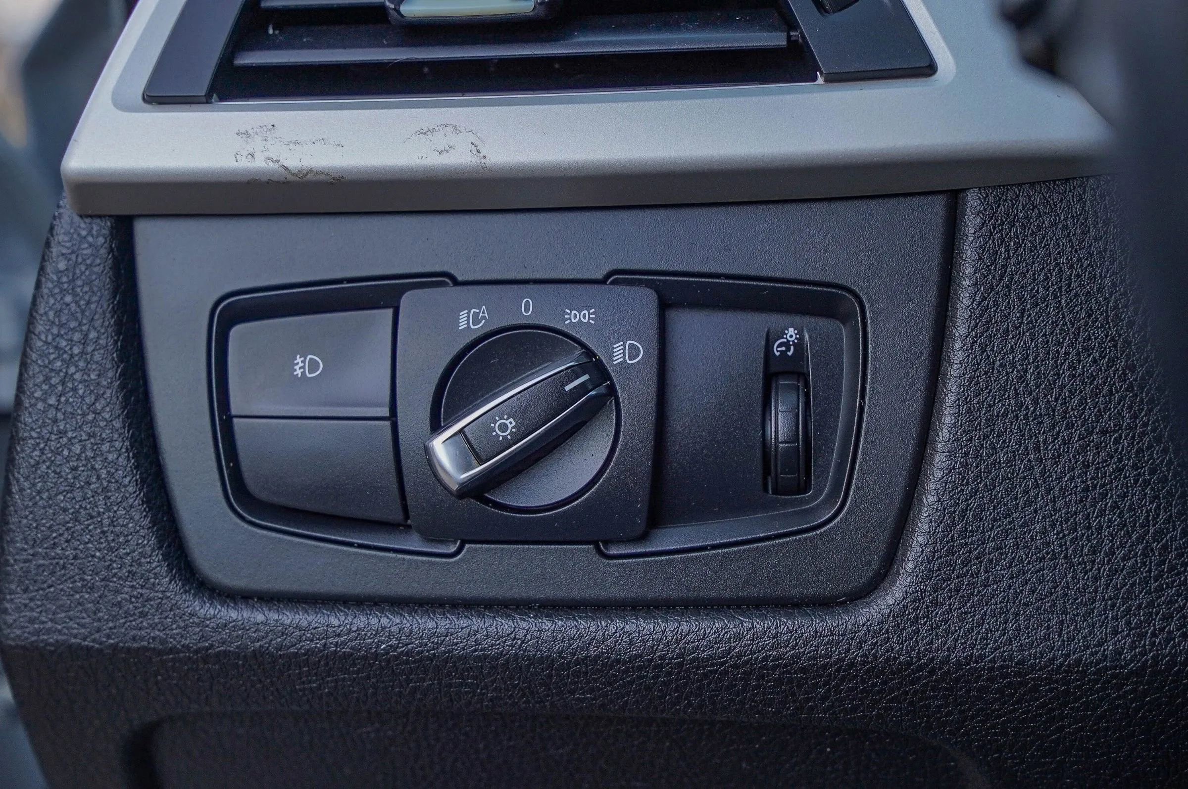 Used 2014 BMW 320i Sedan RWD image 36