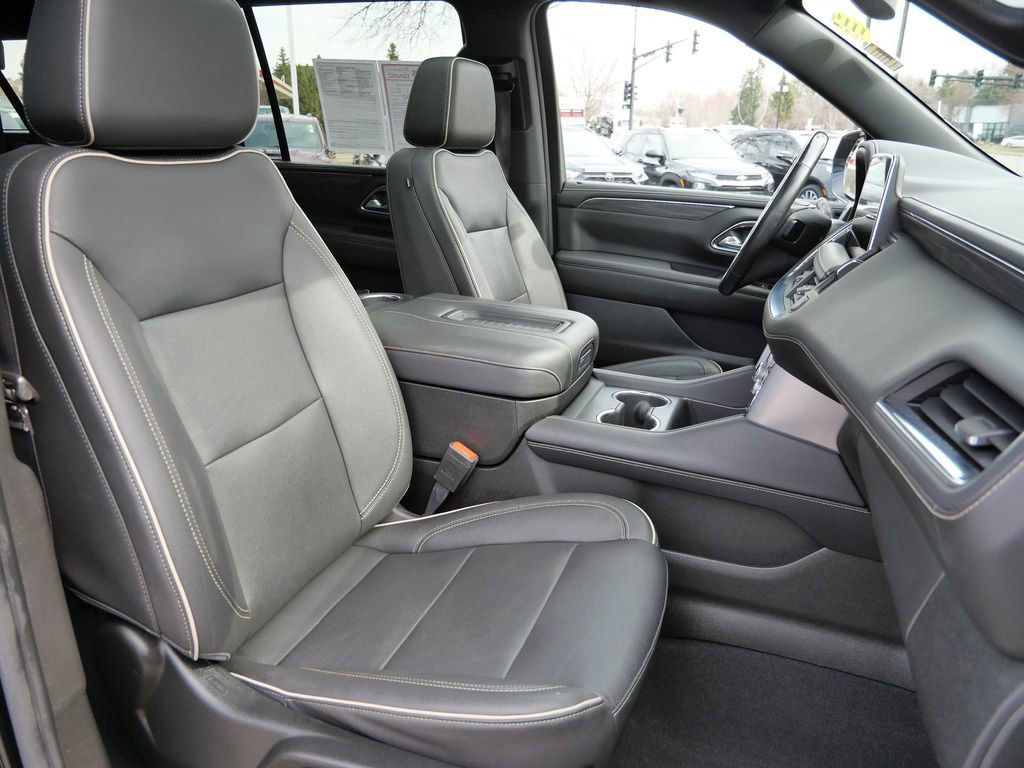 Used 2022 GMC Yukon XL SLT w/ SLT Premium Package image 19