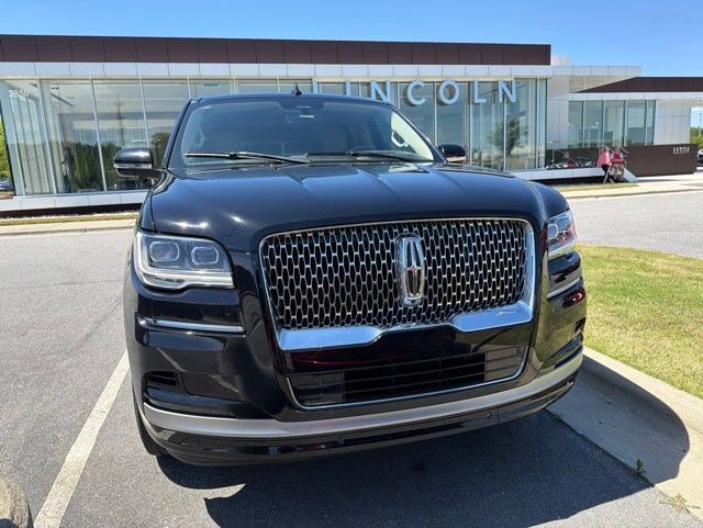 Used 2023 Lincoln Navigator Reserve AWD/4WD image 9