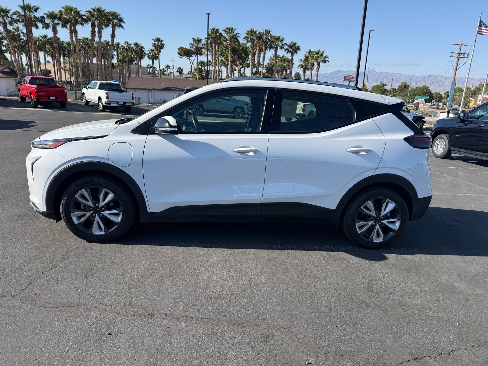 Used 2022 Chevrolet Bolt EUV LT w/ Convenience Package FWD image 6