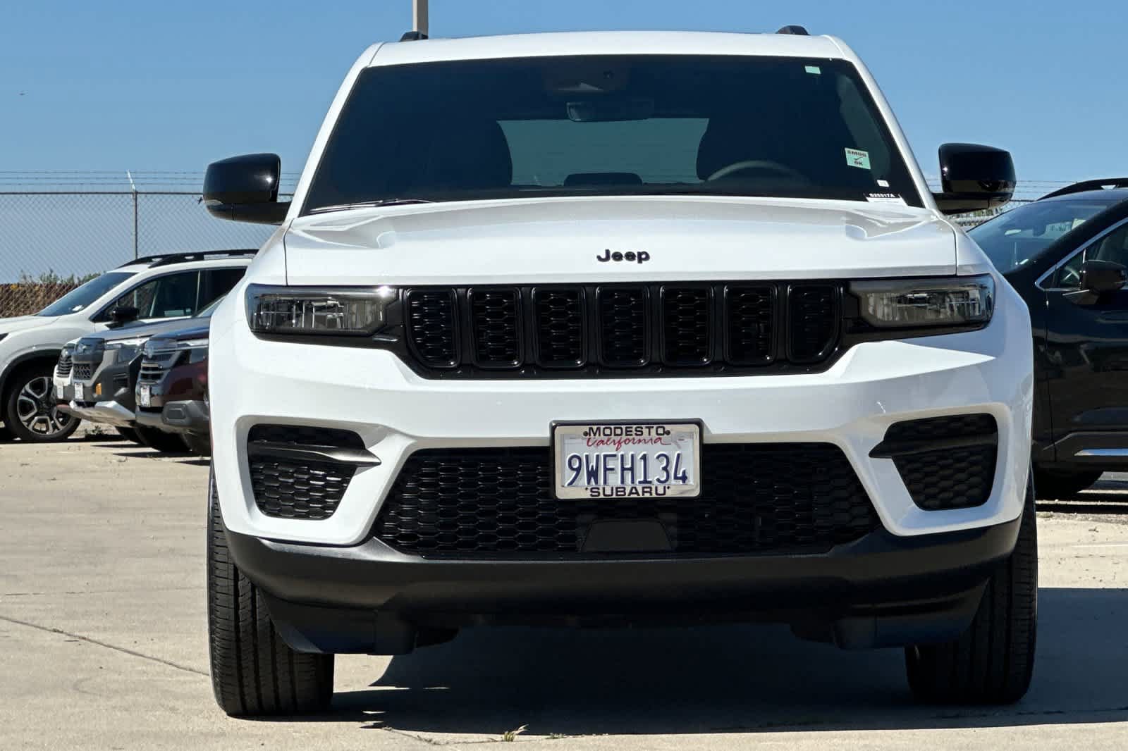 Used 2025 Jeep Grand Cherokee Altitude AWD/4WD image 8