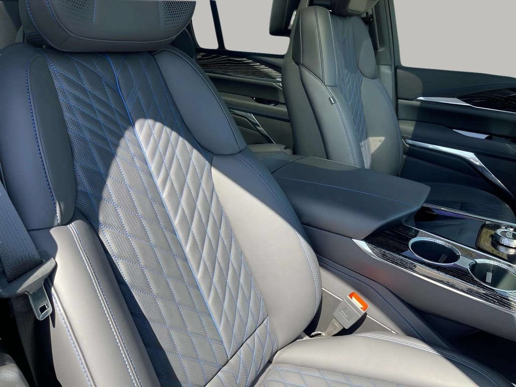 New 2025 Cadillac Escalade IQ Sport 1 w/ LPO, ONYX Package AWD/4WD image 17