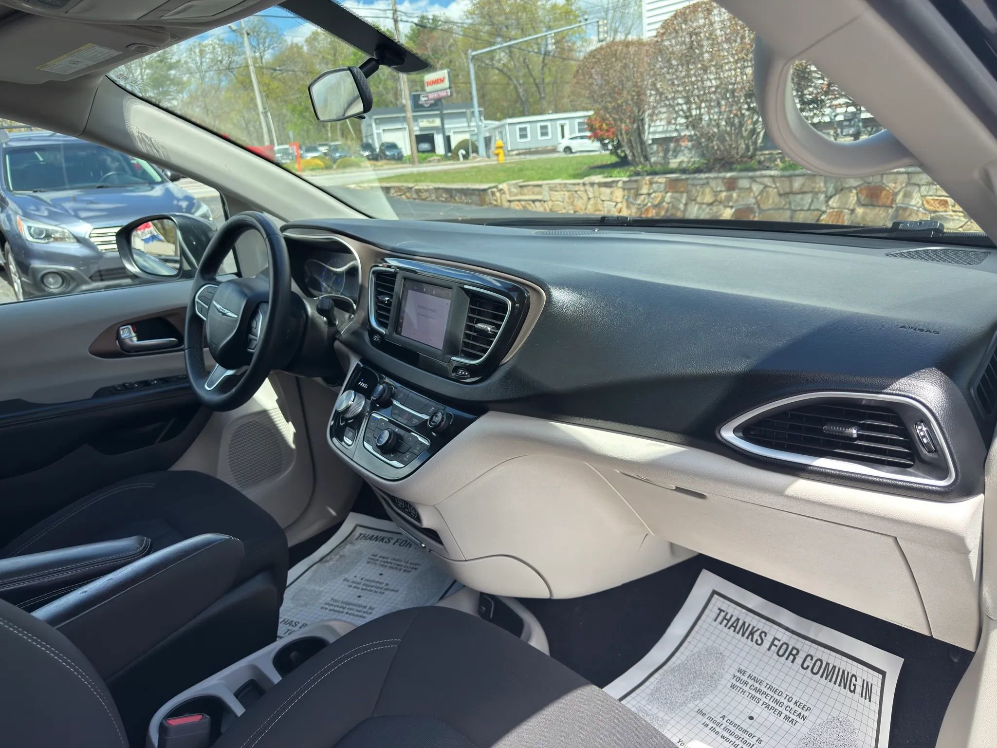 Used 2022 Chrysler Voyager LX FWD image 24