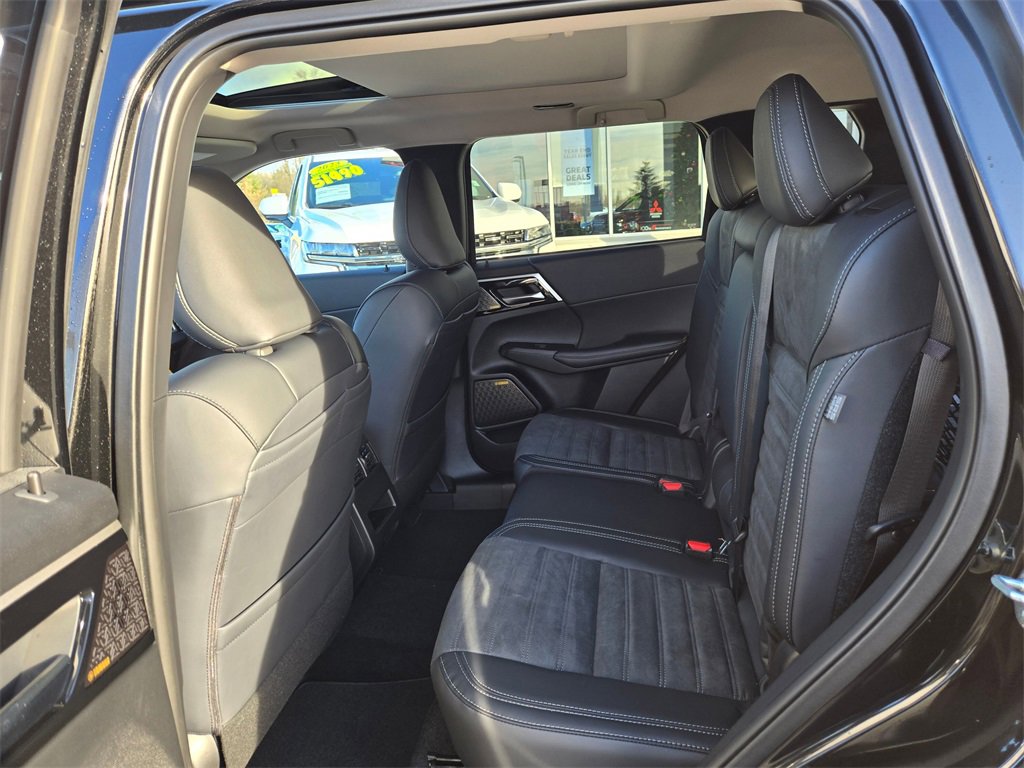 New 2026 Mitsubishi Outlander SE image 6