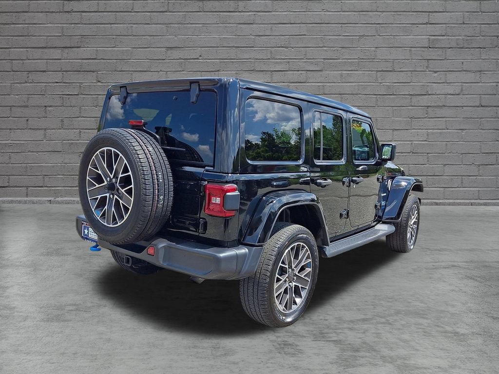 Used 2023 Jeep Wrangler Unlimited Sahara w/ Cold Weather Group AWD/4WD image 11