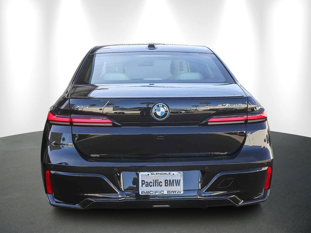 Used 2026 BMW 750e xDrive w/ Premium Package AWD/4WD image 5