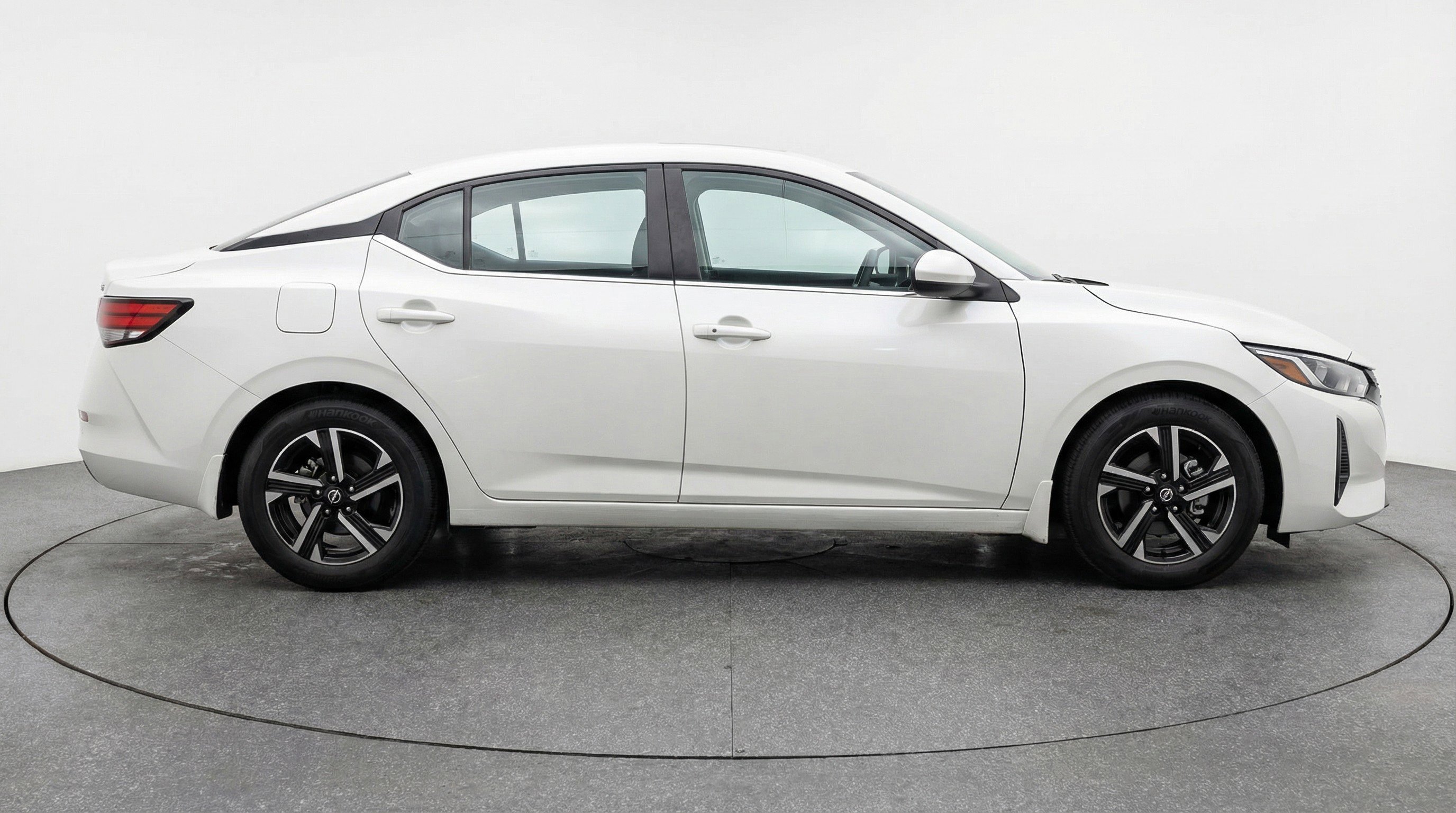 Used 2025 Nissan Sentra SV FWD image 11