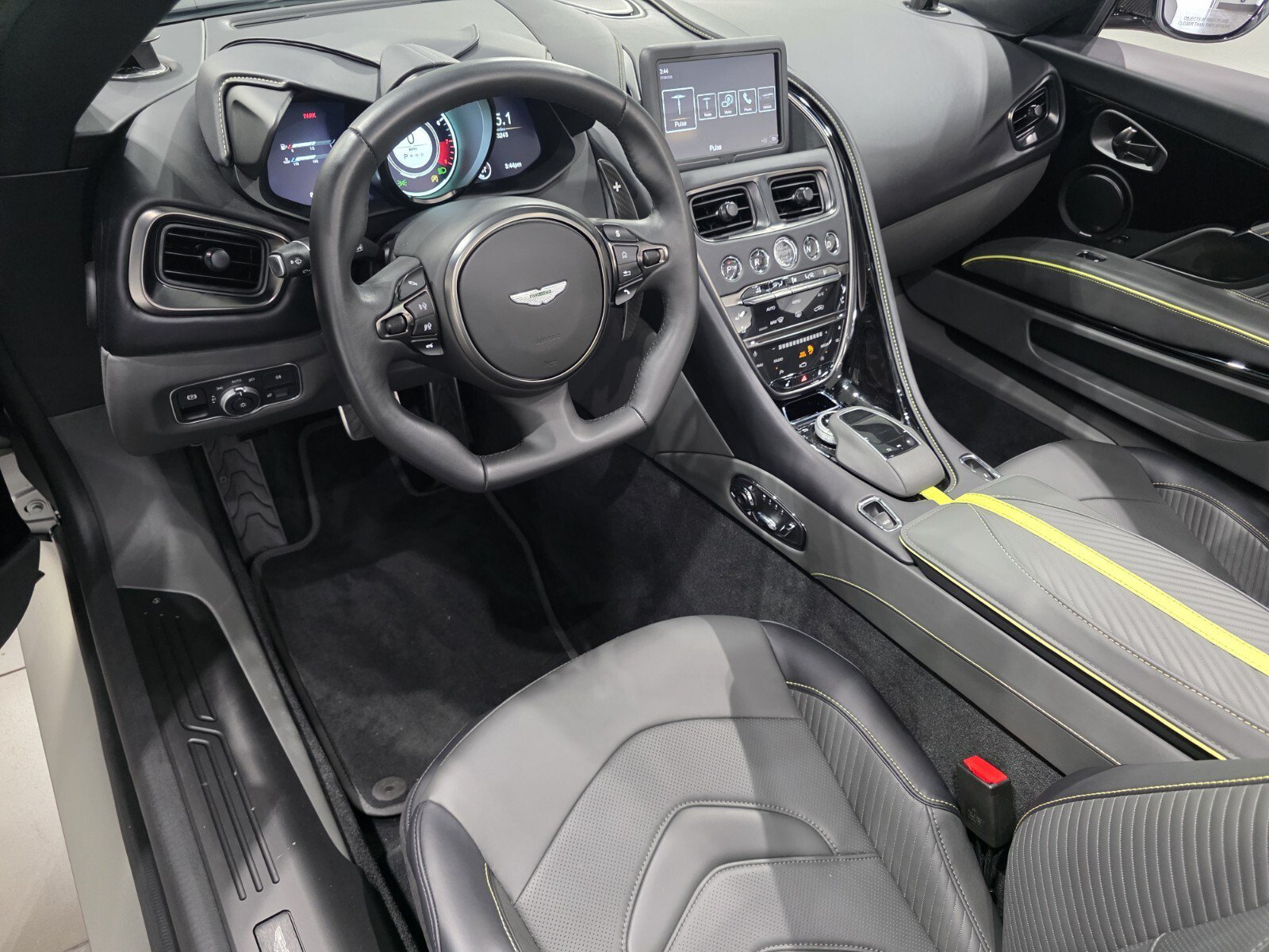 Used 2023 Aston Martin DBS Superleggera Volante RWD image 3