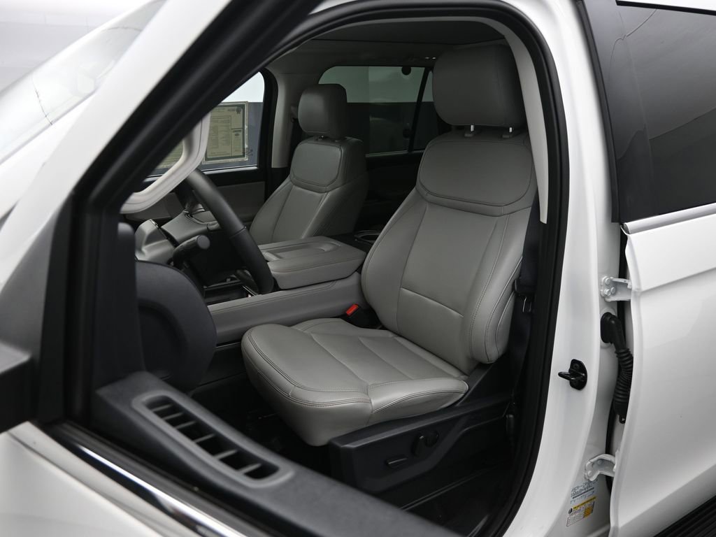 Used 2025 Ford Expedition Max Active image 9