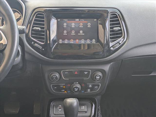 Used 2018 Jeep Compass Latitude w/ Popular Equipment Group FWD image 15