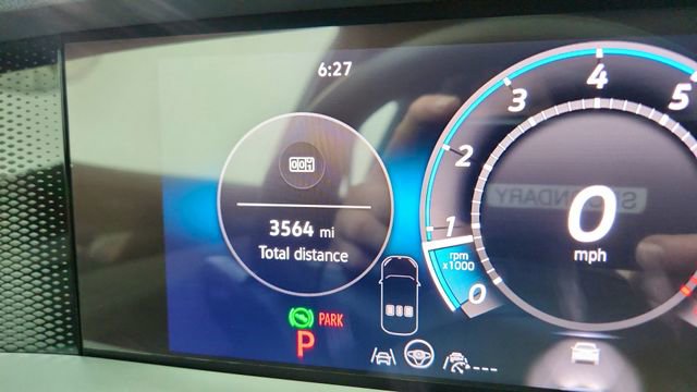 Used 2025 Volkswagen Tiguan SE R-Line image 39