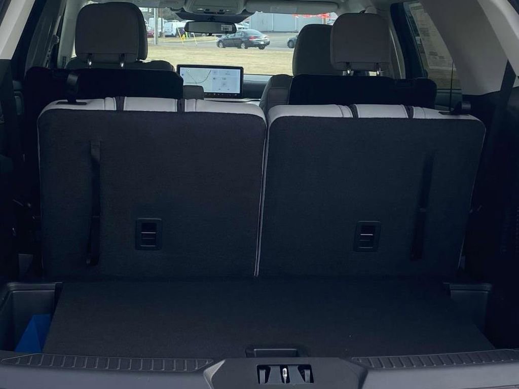 New 2025 Ford Explorer Active w/ Active Comfort Package image 11