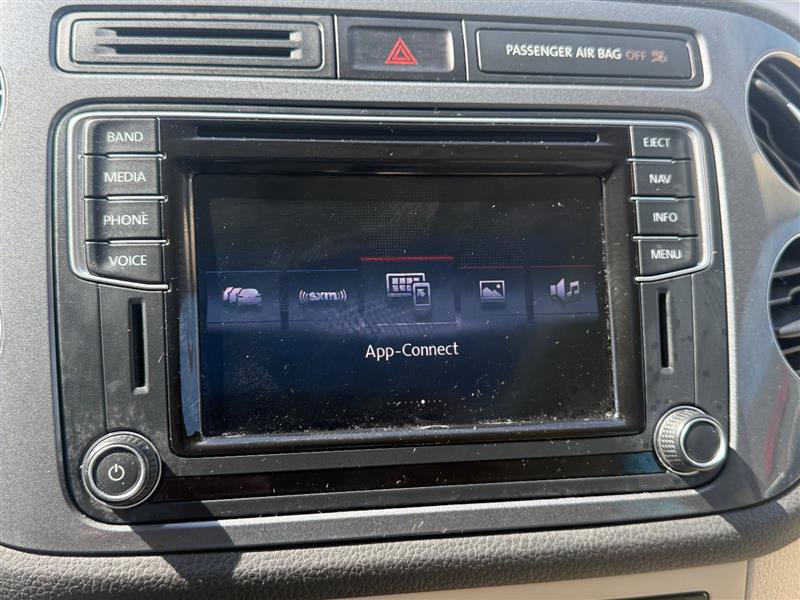 Used 2016 Volkswagen Tiguan SE image 37