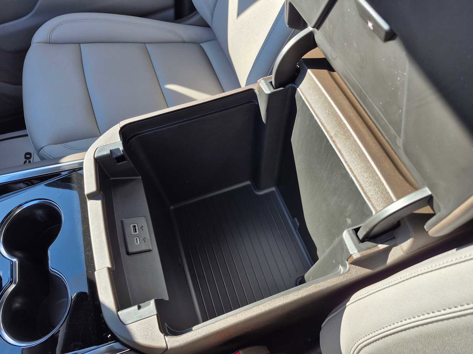 New 2026 Chevrolet Suburban LT w/ Comfort Package image 28