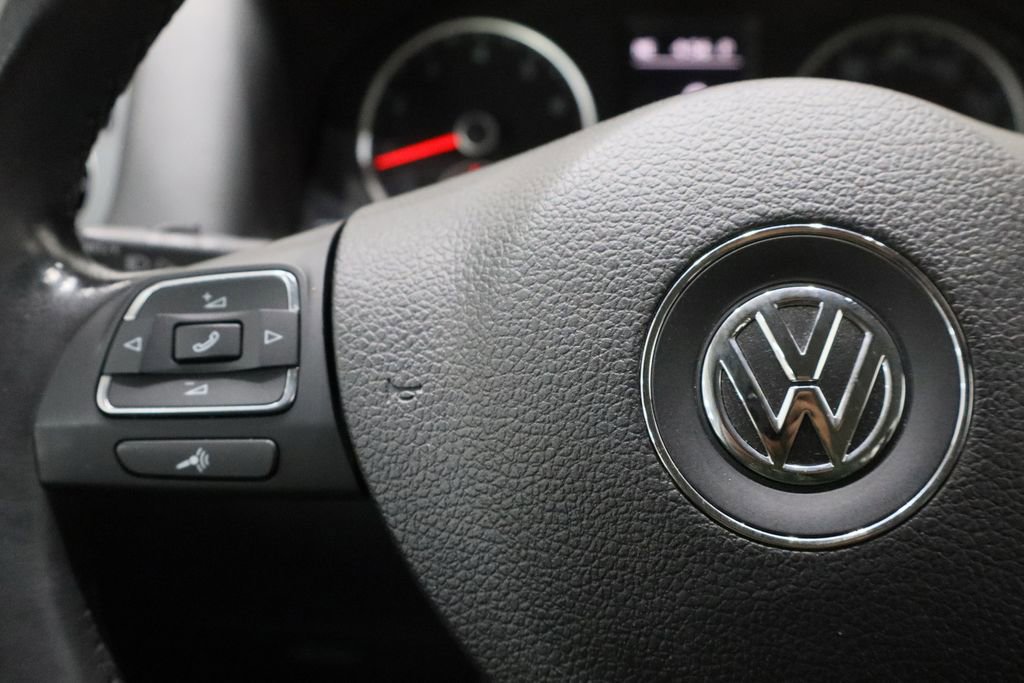 Used 2015 Volkswagen Tiguan S image 8