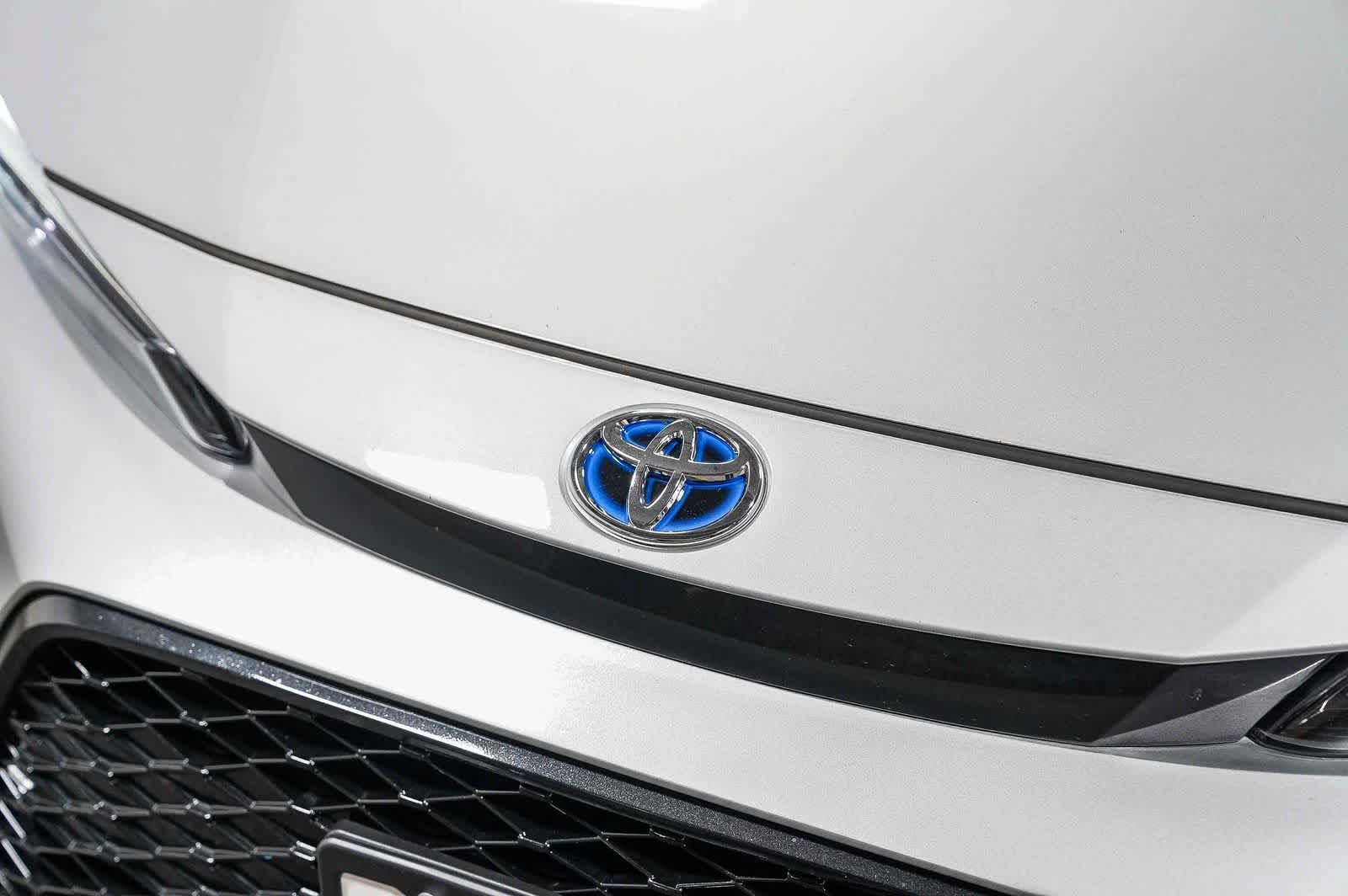Used 2025 Toyota Corolla SE w/ SE Premium Package FWD image 9