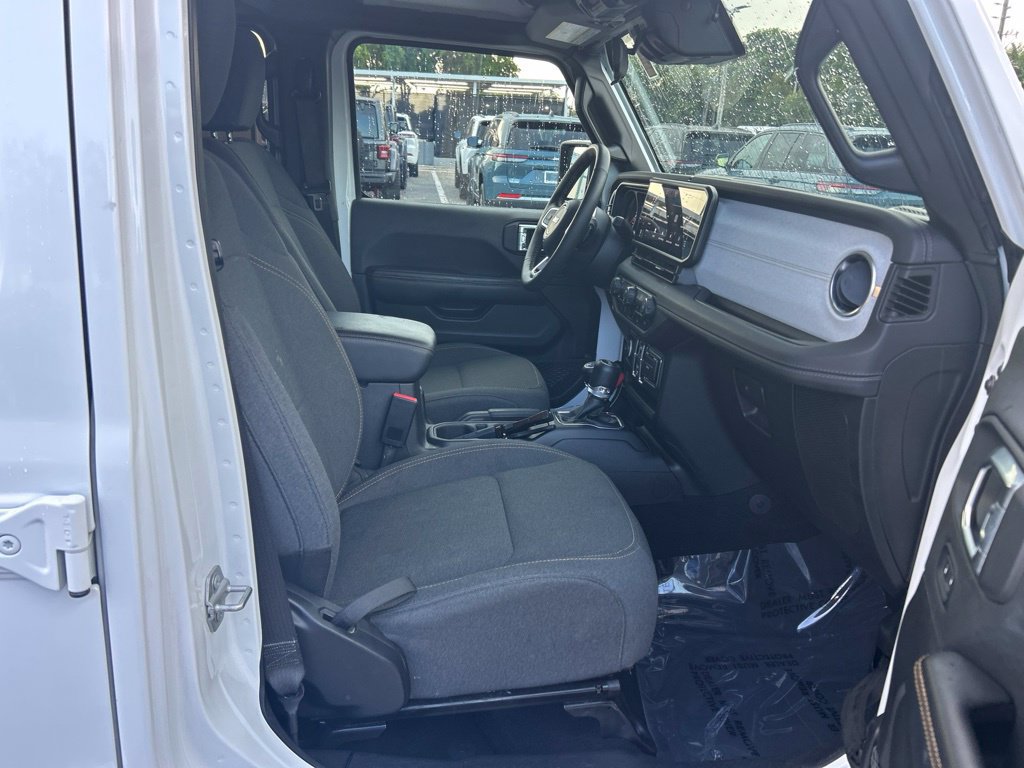 Certified 2025 Jeep Wrangler Unlimited Sahara AWD/4WD image 26
