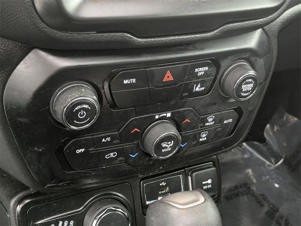 Used 2021 Jeep Renegade Latitude w/ Sun & Sound Group image 21