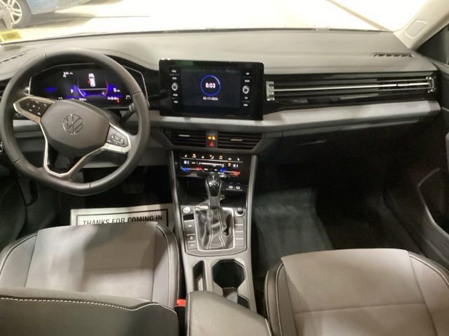 Used 2025 Volkswagen Jetta SE w/ Sunroof Package image 6