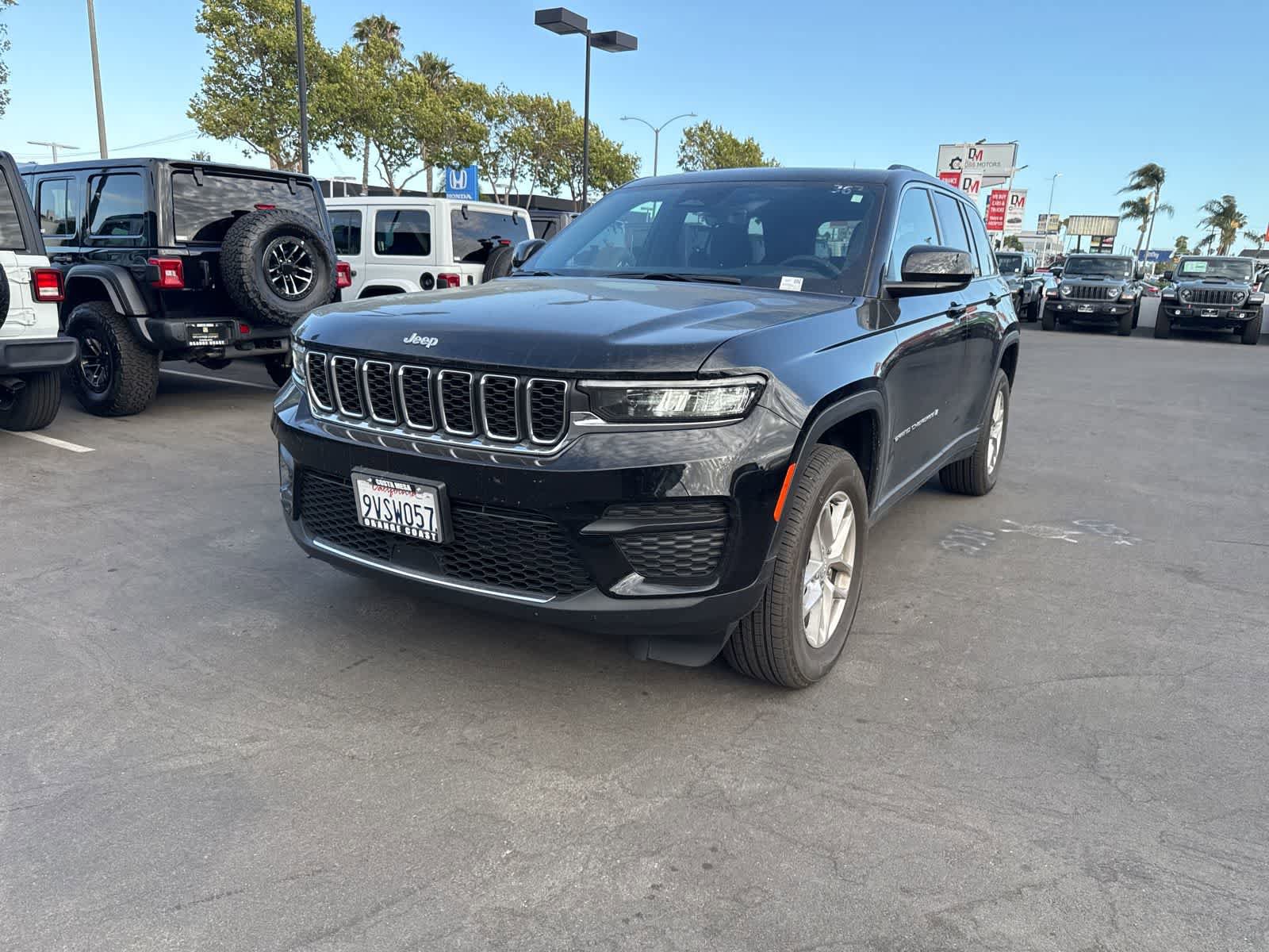 Used 2025 Jeep Grand Cherokee Laredo X RWD image 1
