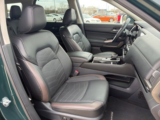 Used 2024 Nissan Pathfinder Platinum w/ Cargo Package FWD image 8