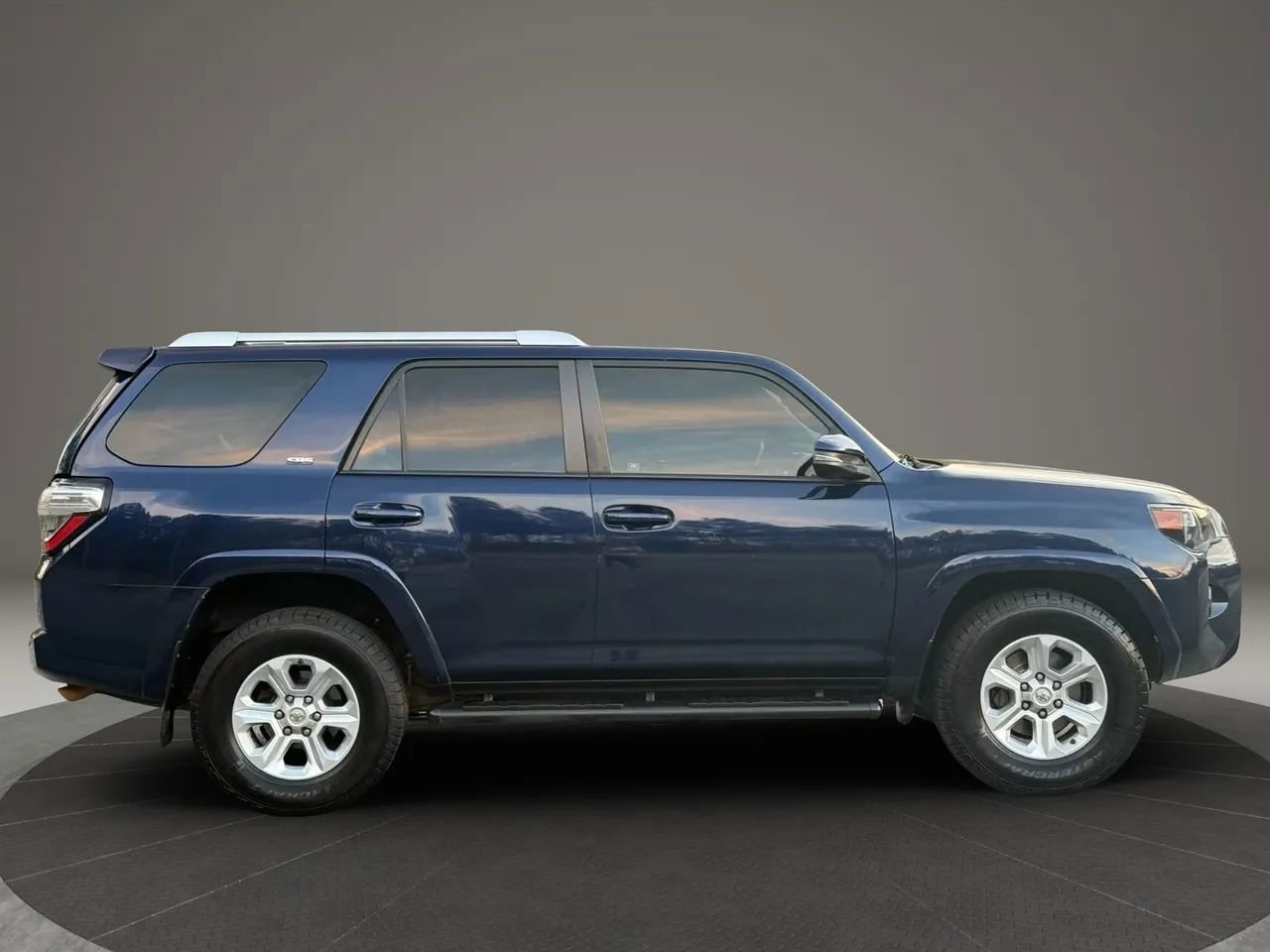 Used 2017 Toyota 4Runner SR5 Premium RWD image 10