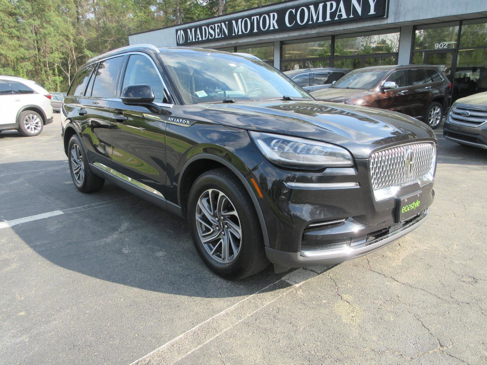 Used 2022 Lincoln Aviator AWD image 3