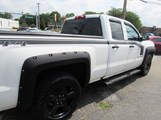 Used 2018 Chevrolet Silverado 1500 Custom w/ Custom Value Package AWD/4WD image 15