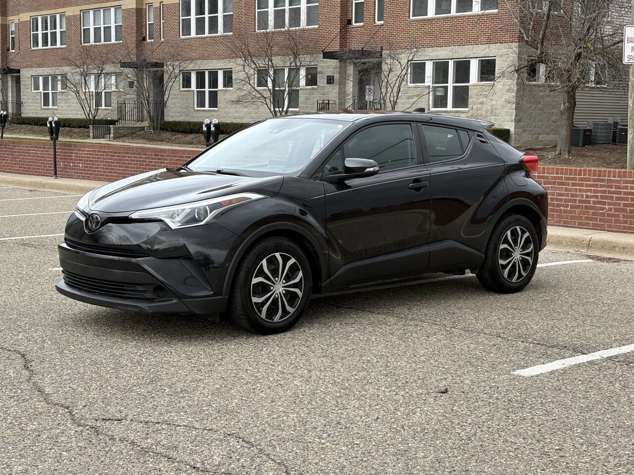 Used 2019 Toyota C-HR LE image 2