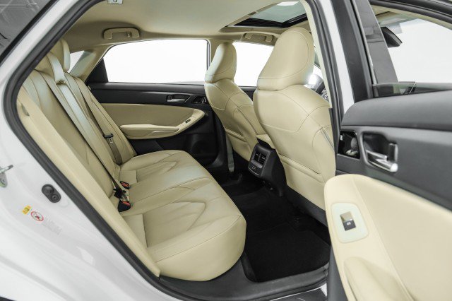 Used 2019 Toyota Avalon XLE w/ Moonroof Package image 39