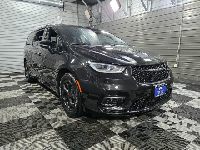 Used 2023 Chrysler Pacifica Touring-L w/ S Appearance Package FWD image 4