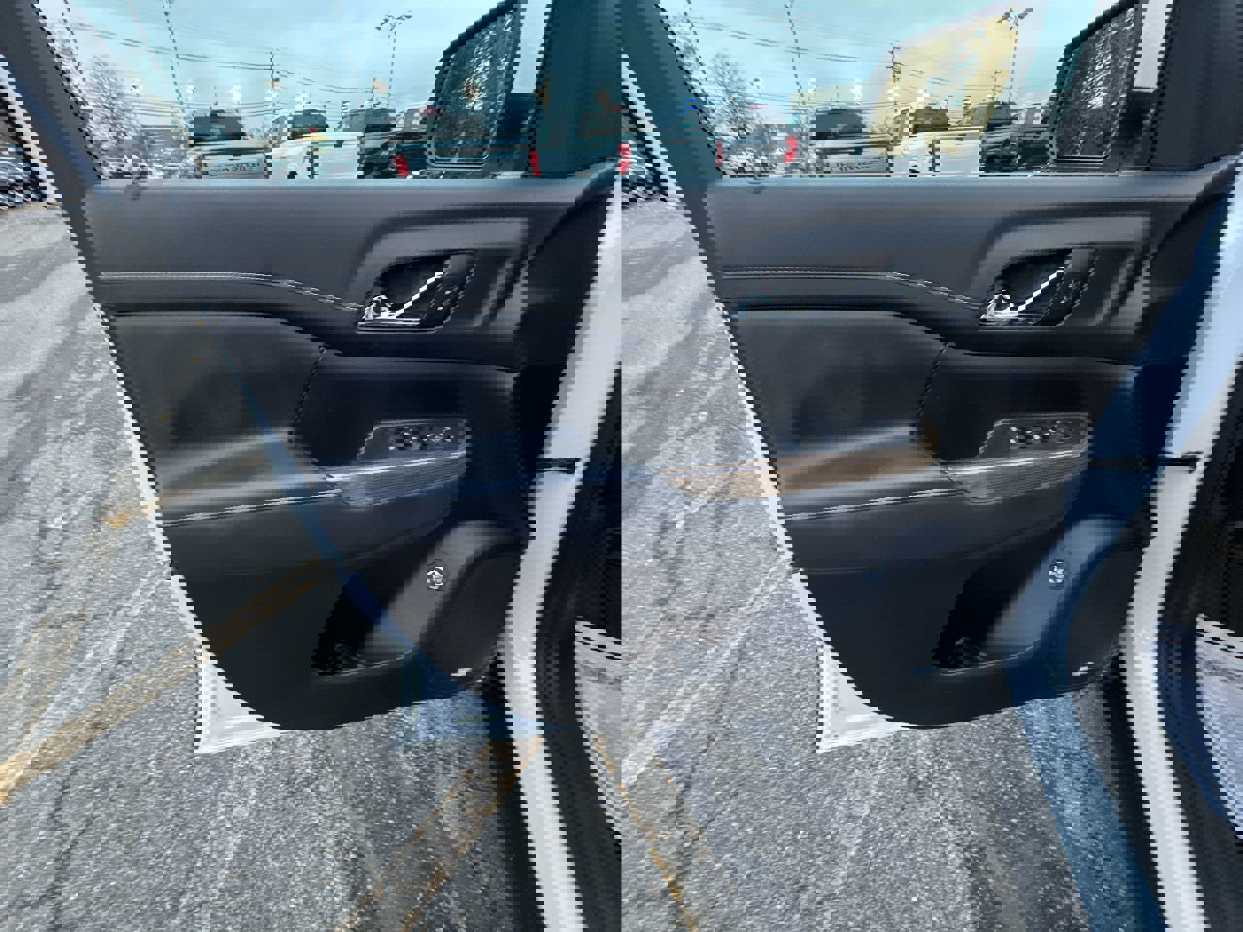 Used 2023 GMC Acadia SLE w/ Driver Convenience Package image 23