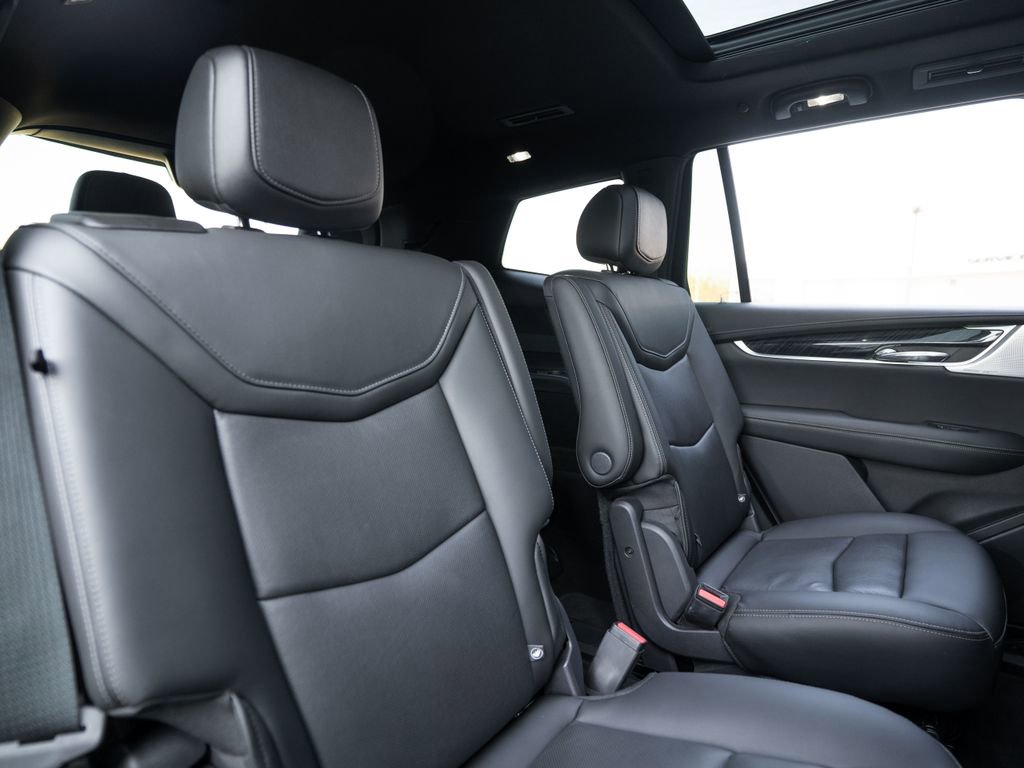 Used 2022 Cadillac XT6 Premium Luxury image 35