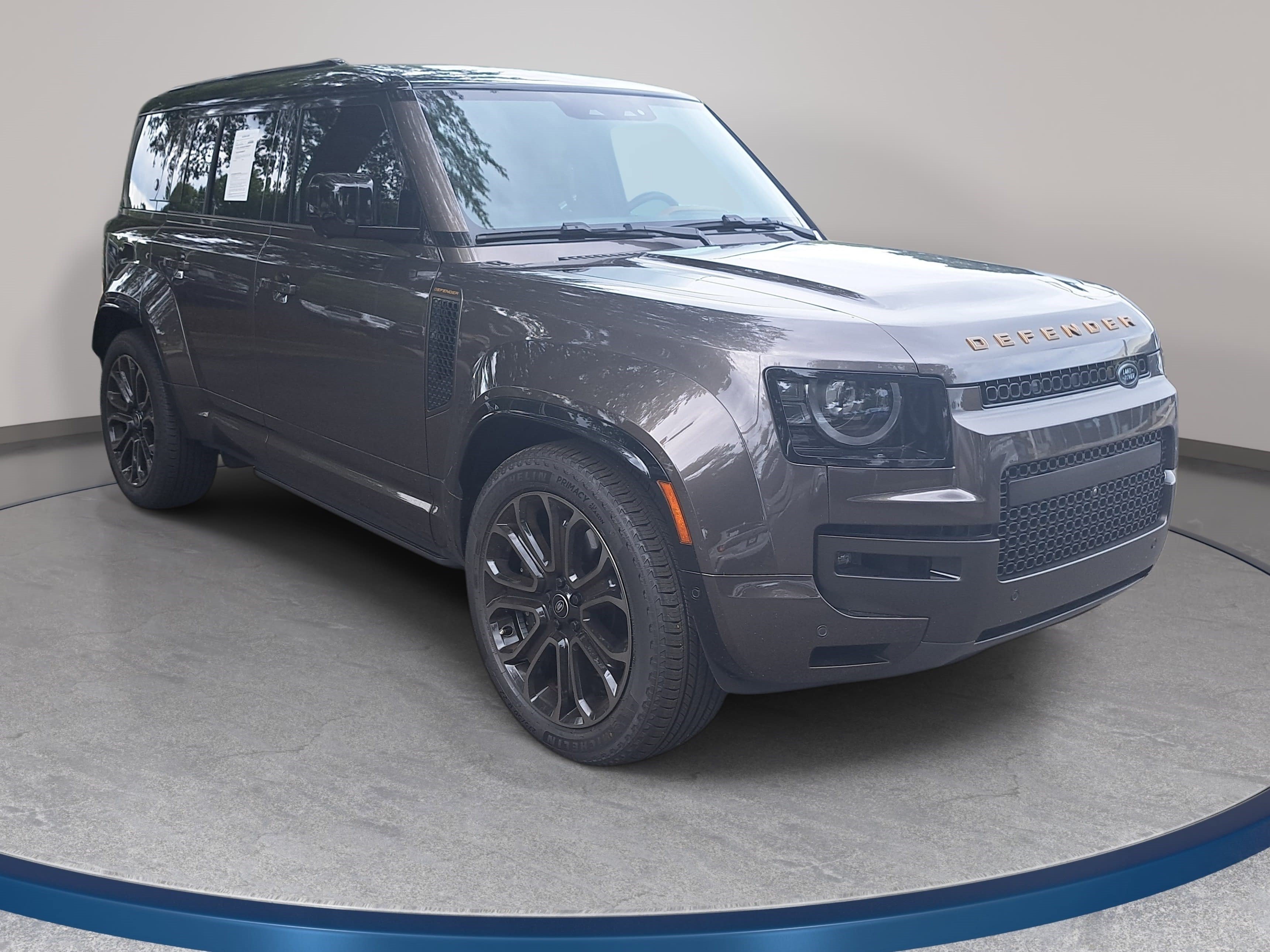 Used 2025 Land Rover Defender 110 AWD/4WD image 3