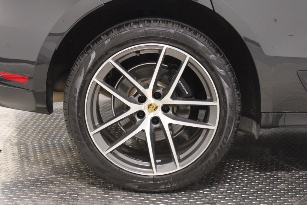 Certified 2022 Porsche Macan image 13