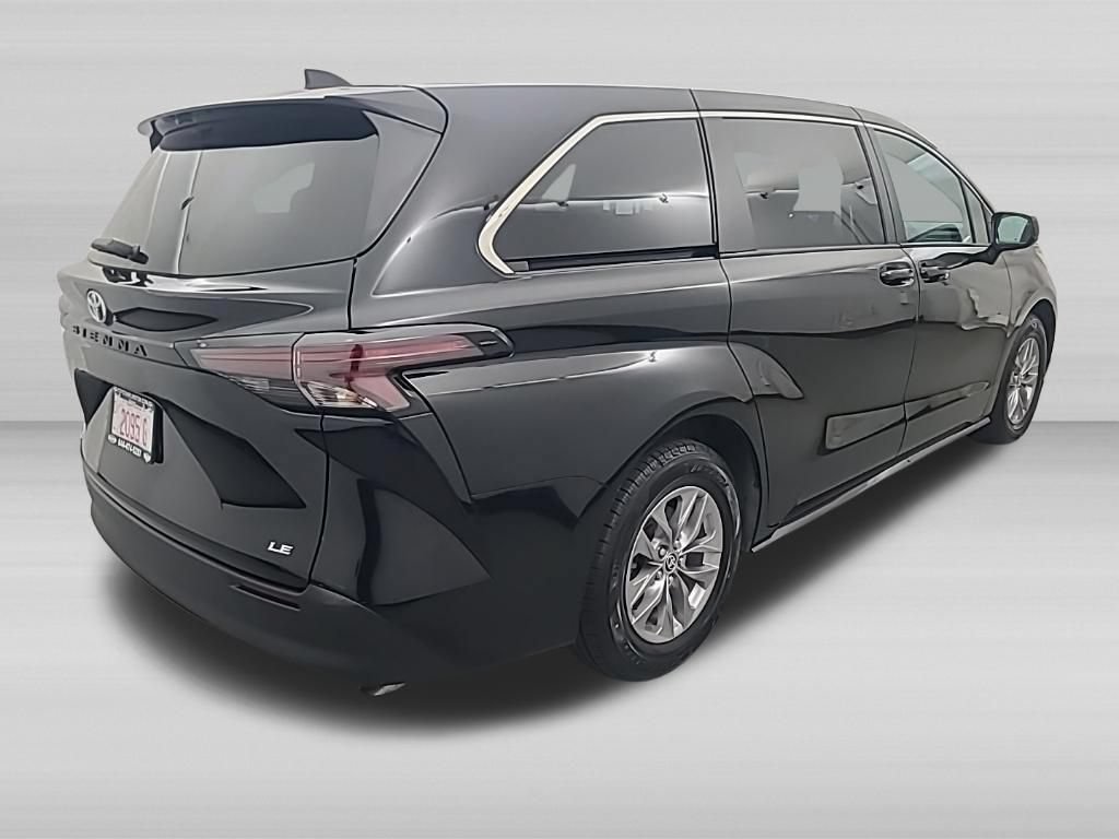 Used 2025 Toyota Sienna LE FWD video 3