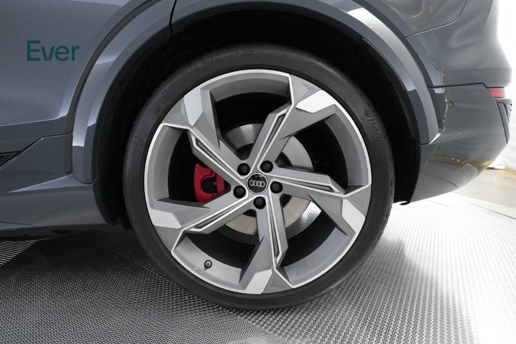 Used 2024 Audi Q8 e-tron Premium Plus w/ Prestige Package AWD/4WD image 9