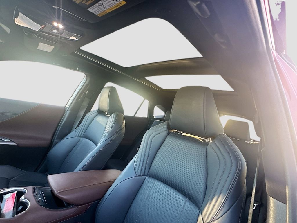 Used 2023 Toyota Venza Limited image 22