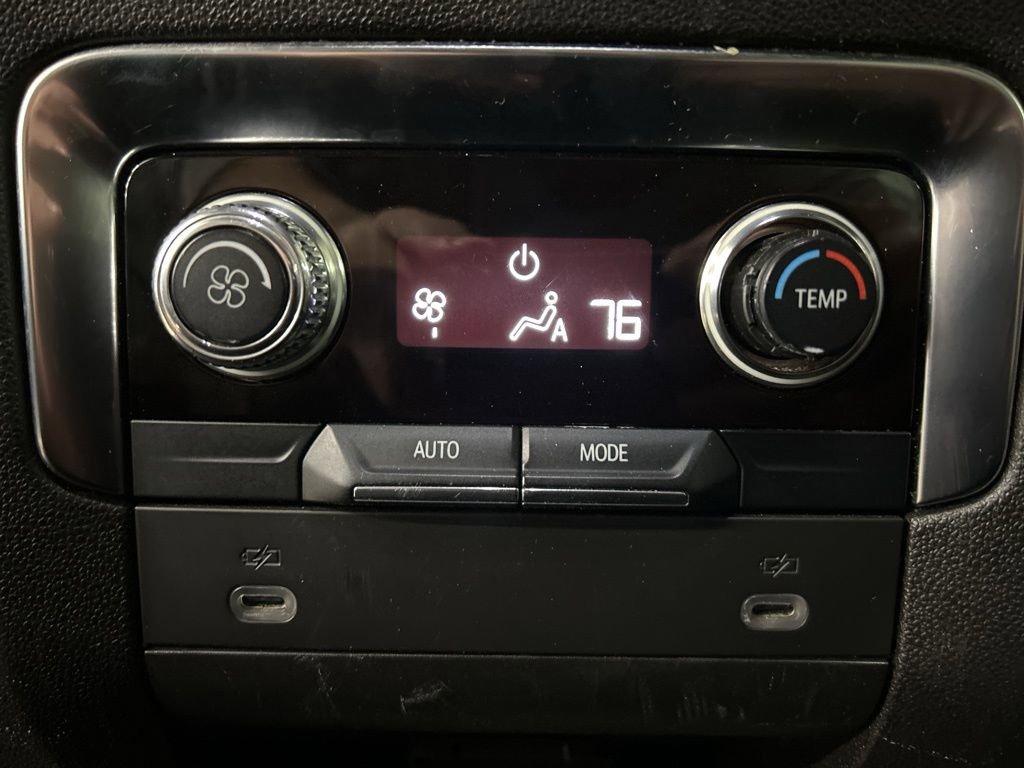 Used 2021 GMC Yukon XL SLT image 40